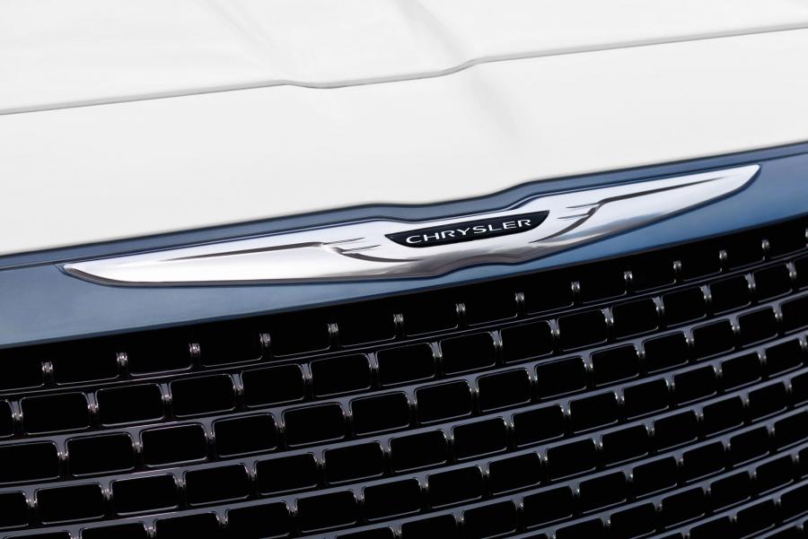  Chrysler 300C SRT8 2012 года  (фото 62 из 100)